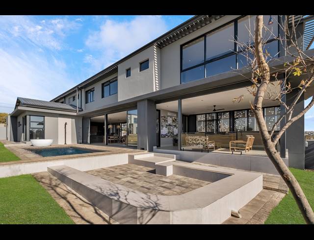 5 BEDROOM HOUSE FOR SALE IN HELDERFONTEIN ESTATE